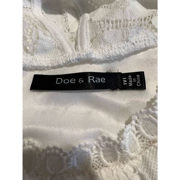 Sleeveless Laced Top by Doe & Rae - Picture 5 of 9